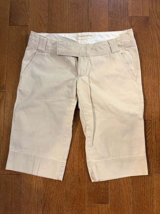 Abercrombie & Fitch Pants - Y2K authentic 2000’s Abercrombie & Fitch Women's Twill Low Rise Bermuda Shorts